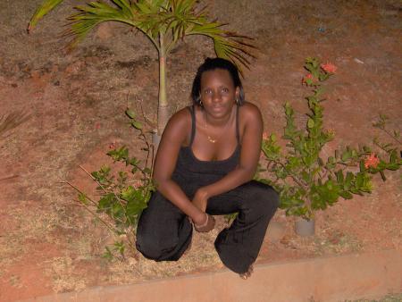 la c christelle ma soeur ain&eacute; cot&eacute; maman.!!